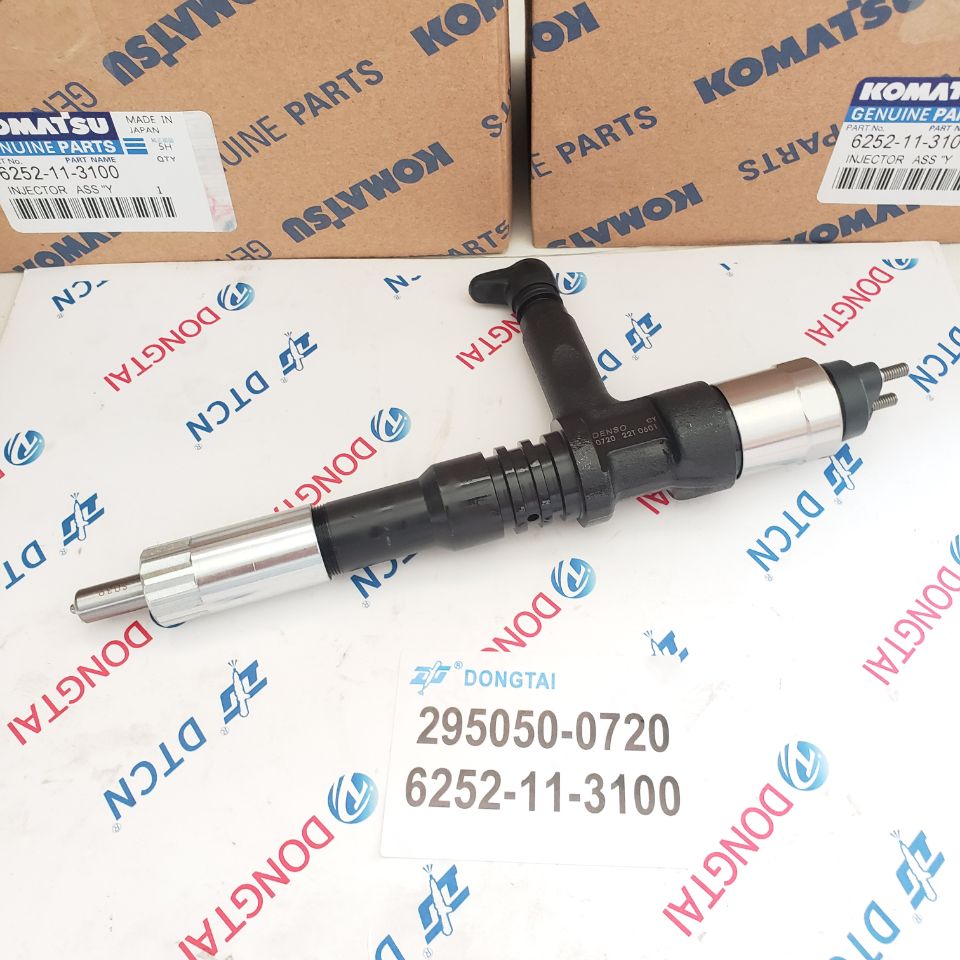 Diesel Fuel Common Rail Injector 295050-0720 / 6252-11-3100 For KOMATSU